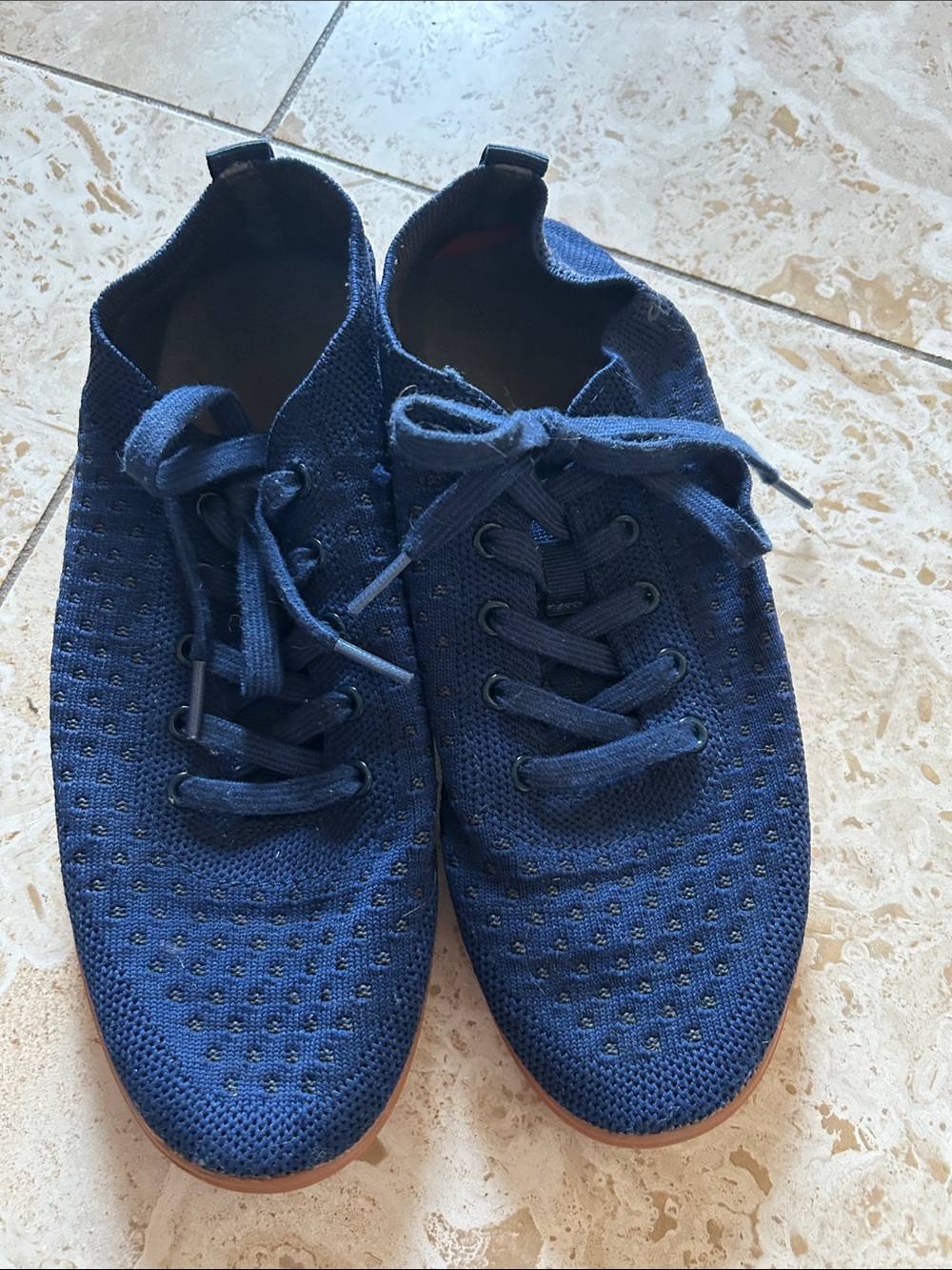Suavs tennis shoes
